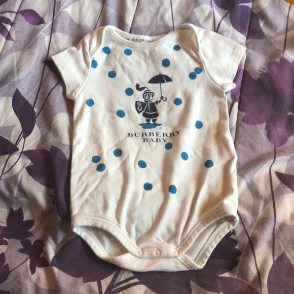 💯 authentic Burberry bodysuits for 6m old